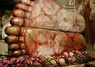 Los pies pertenecen a la estatua de Buda de 15 metros, ubicada en El templo de oro tambin conocido como las cuevas de dambulla. 